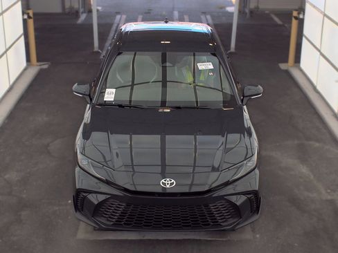 Used 2025 Toyota Camry SE FWD image 8