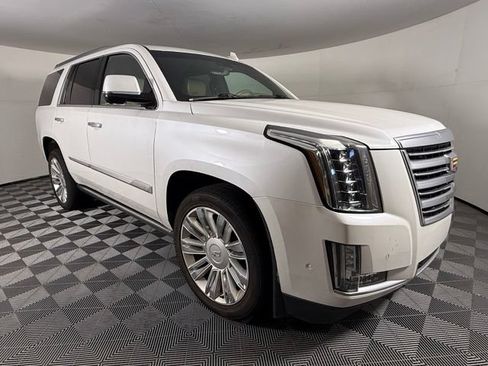 Used 2018 Cadillac Escalade Platinum AWD/4WD image 9