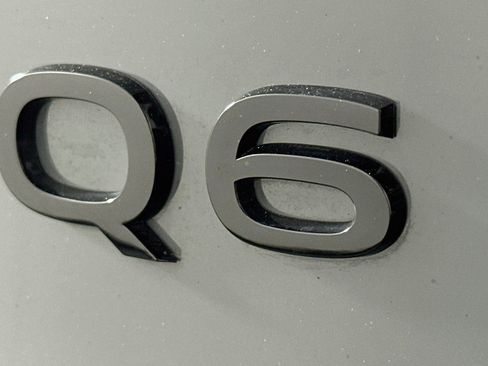 Used 2025 Audi Q6 e-tron Premium Plus w/ Premium Plus AWD/4WD image 10