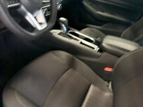 Used 2024 Nissan Altima 2.5 SV FWD image 15