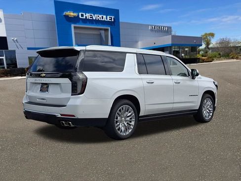 Used 2025 Chevrolet Suburban High Country AWD/4WD image 26