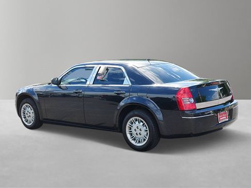 Used 2008 Chrysler 300 LX RWD image 5