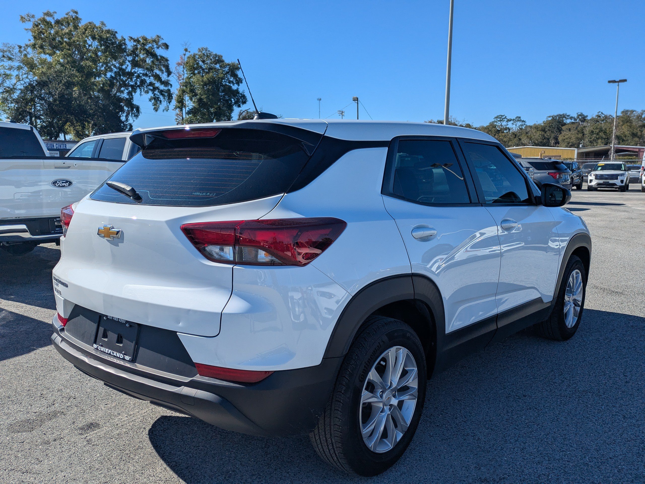 Used 2023 Chevrolet TrailBlazer LS FWD image 3