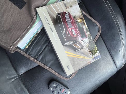 Used 2017 Jeep Grand Cherokee Limited image 28