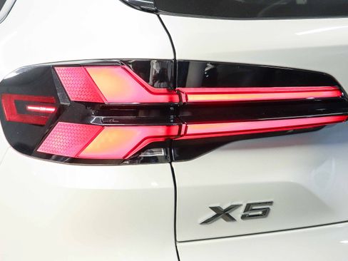 Used 2024 BMW X5 sDrive40i w/ Premium Package RWD image 7