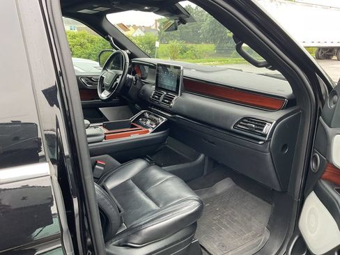 Used 2021 Lincoln Navigator Reserve w/ Luxury Package AWD/4WD image 11