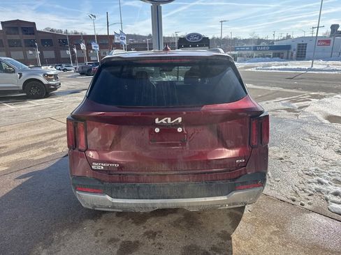 Used 2025 Kia Sorento S image 5