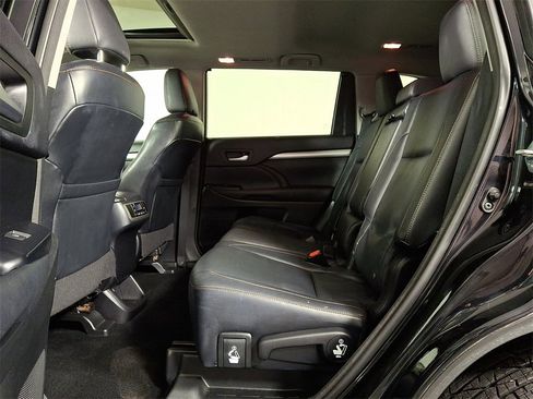 Used 2014 Toyota Highlander XLE image 13