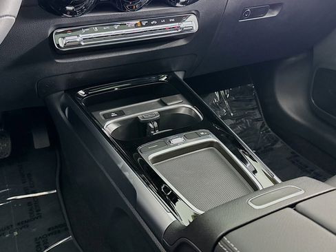 New 2026 Mercedes-Benz GLB 250 image 5