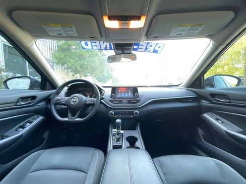 Used 2025 Nissan Sentra SV FWD image 28