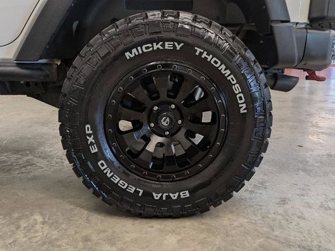 Used 2016 Jeep Wrangler Unlimited Rubicon AWD/4WD image 37