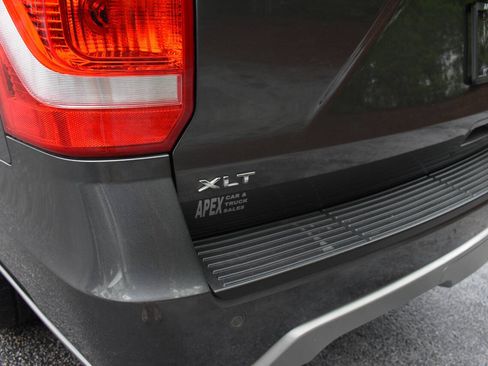 Used 2020 Ford Expedition XLT w/ Equipment Group 202A AWD/4WD image 34