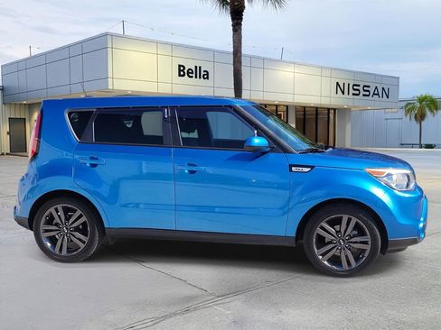 Used 2015 Kia Soul + w/ Audio Package FWD image 7