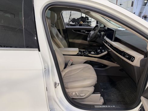 Used 2022 Lincoln Nautilus Reserve image 14