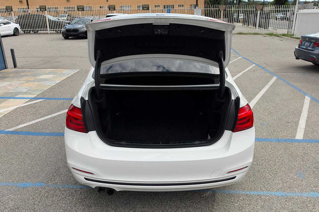 Used 2018 BMW 330i Sedan w/ Convenience Package RWD image 8
