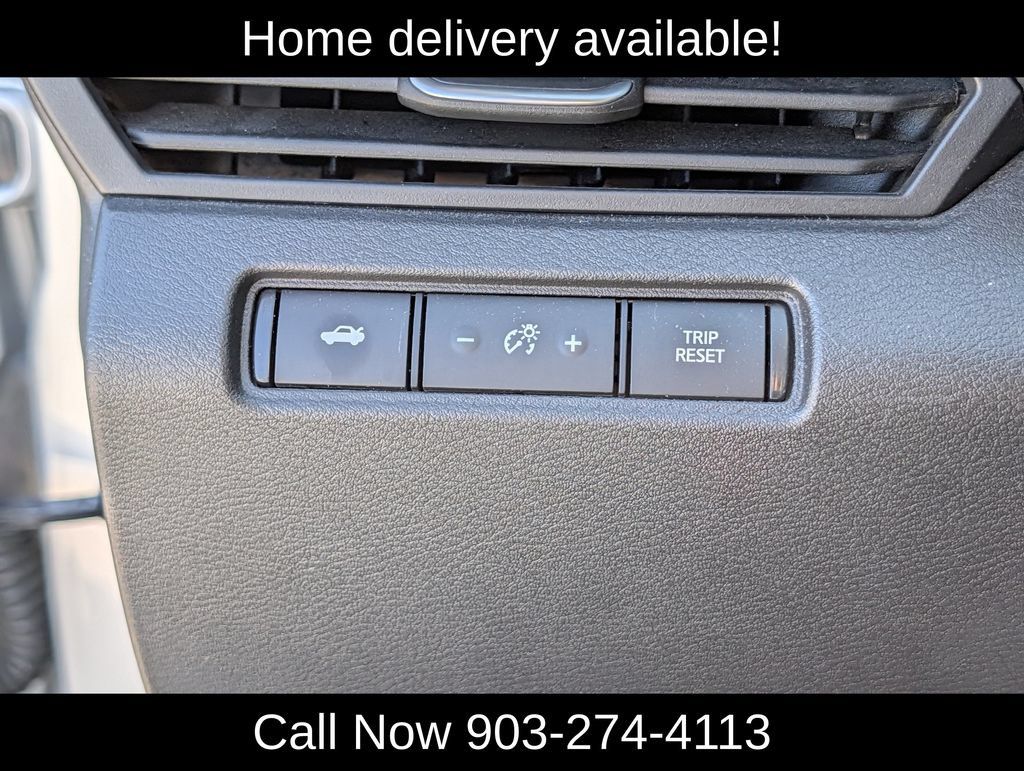 Used 2024 Nissan Altima 2.5 SV FWD image 24