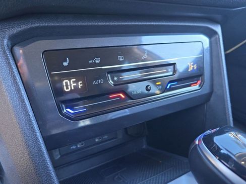 Used 2022 Volkswagen Tiguan SE image 16