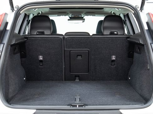 Used 2023 Volvo XC40 B5 Ultimate w/ Climate Package image 10