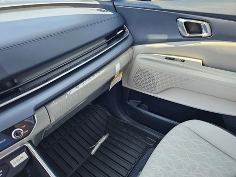 New 2026 Kia Carnival EX FWD image 25