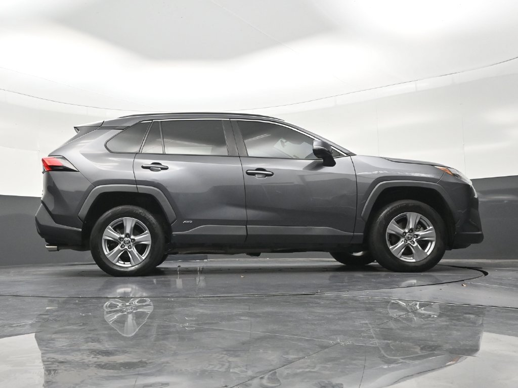 Used 2022 Toyota RAV4 XLE AWD/4WD image 31