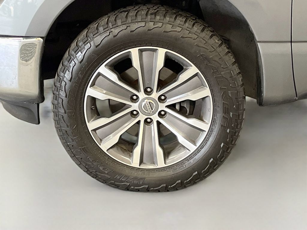 Used 2018 Nissan Titan SL AWD/4WD image 32