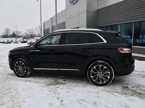 Used 2022 Lincoln Nautilus Reserve image 3