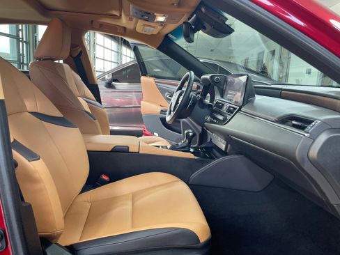 Used 2024 Lexus ES 300h w/ Premium Package image 19