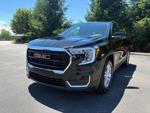 Used 2024 GMC Terrain SLE w/ LPO, Floor Liner Package FWD image 1