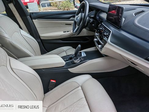 Used 2022 BMW 530e w/ M Sport Package image 12