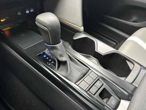 Used 2025 Toyota Camry SE image 20