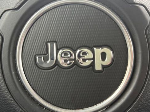Used 2024 Jeep Wrangler Unlimited Rubicon AWD/4WD image 5