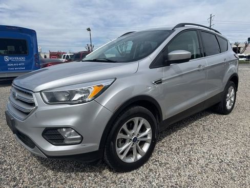 Used 2018 Ford Escape SE w/ SE Sync 3 Package image 1