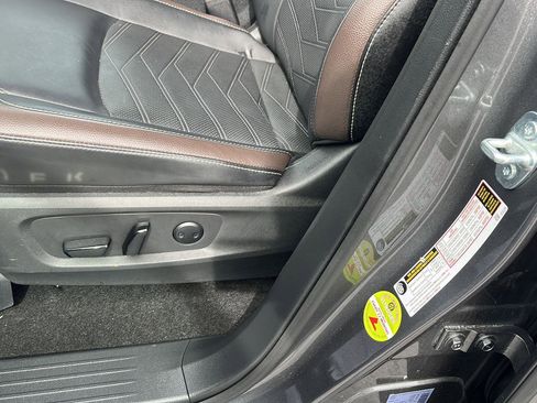 Used 2024 Nissan Pathfinder Platinum w/ Cargo Package image 20