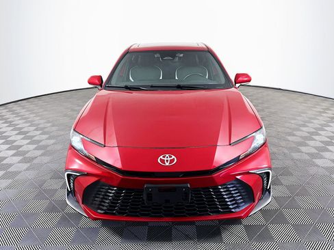 Used 2025 Toyota Camry SE image 2