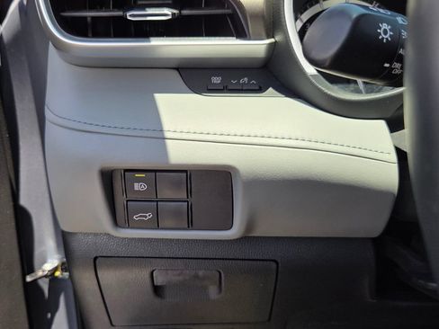 Used 2022 Toyota Highlander XLE FWD image 30