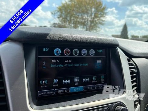 Used 2017 GMC Yukon XL SLT w/ Open Road Package AWD/4WD image 17