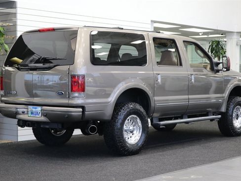 Used 2005 Ford Excursion Limited image 7