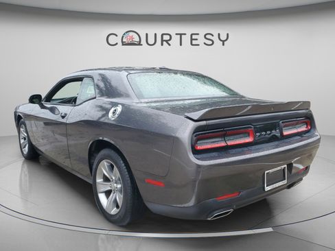 Used 2019 Dodge Challenger SXT image 2