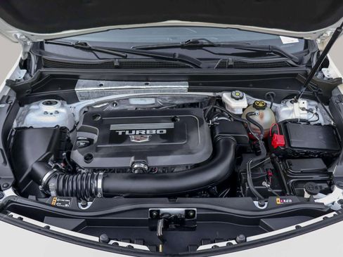 Used 2022 Cadillac XT4 Luxury w/ Cold Weather Package image 40