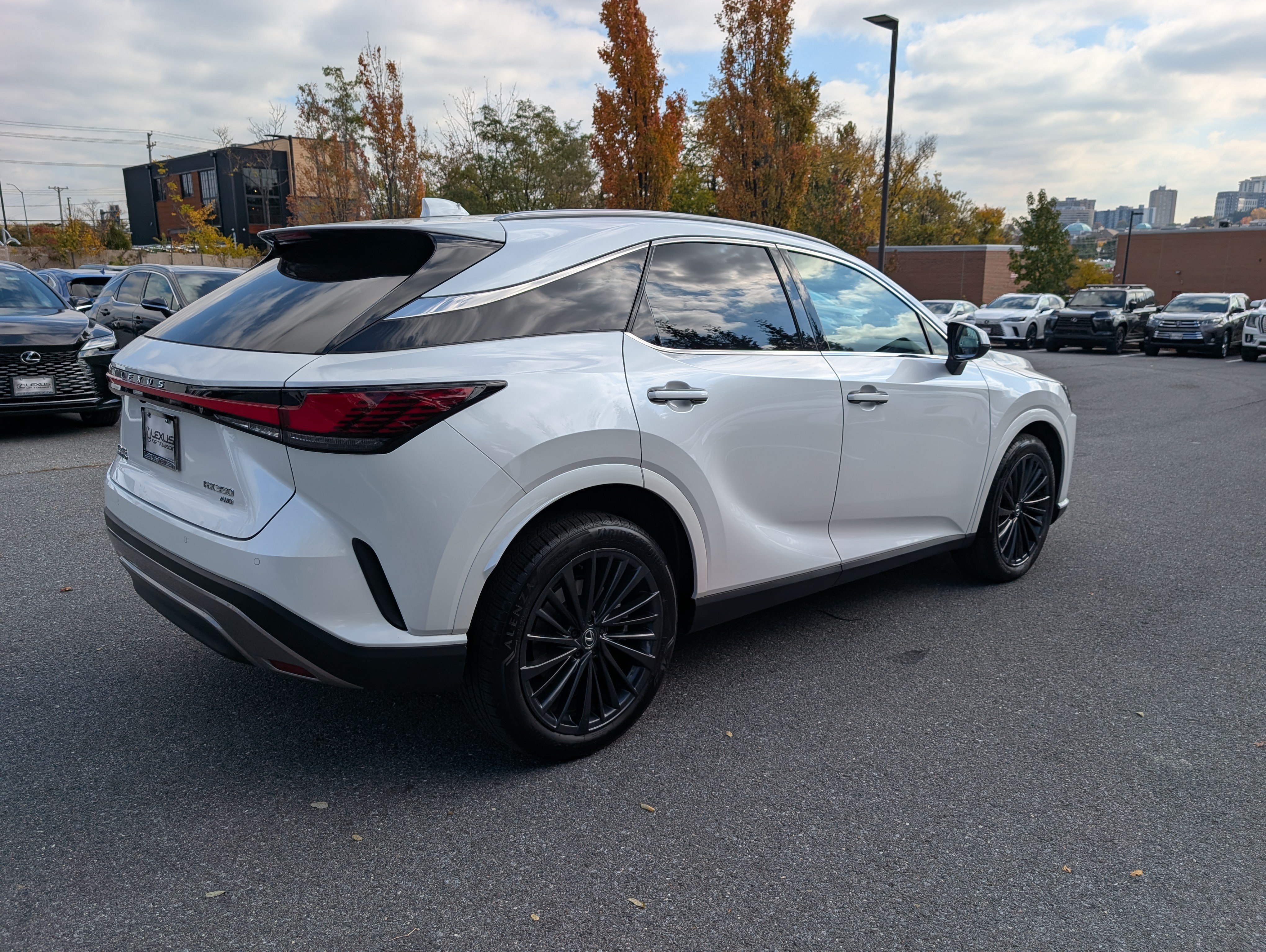 Used 2025 Lexus RX 350 Premium w/ Accessory Package (Z1) AWD/4WD image 3