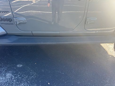 Used 2020 Jeep Wrangler Unlimited Sahara image 22