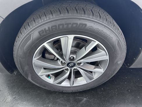 Used 2020 Hyundai Santa Fe Limited AWD/4WD image 30