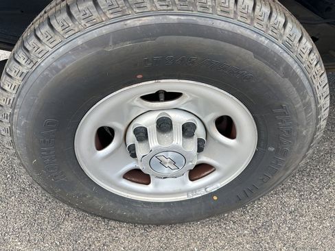 Used 2018 Chevrolet Express 2500 image 16