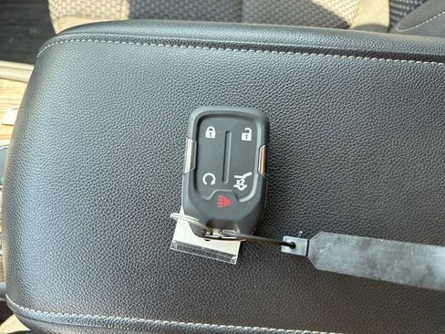 Used 2023 GMC Acadia SLE w/ Driver Convenience Package FWD image 22