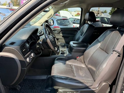 Used 2010 Chevrolet Avalanche LT w/ Luxury Package image 7