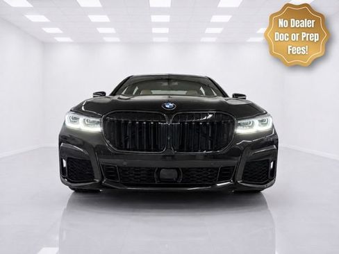 Used 2022 BMW 750i xDrive w/ Executive Package AWD/4WD image 2