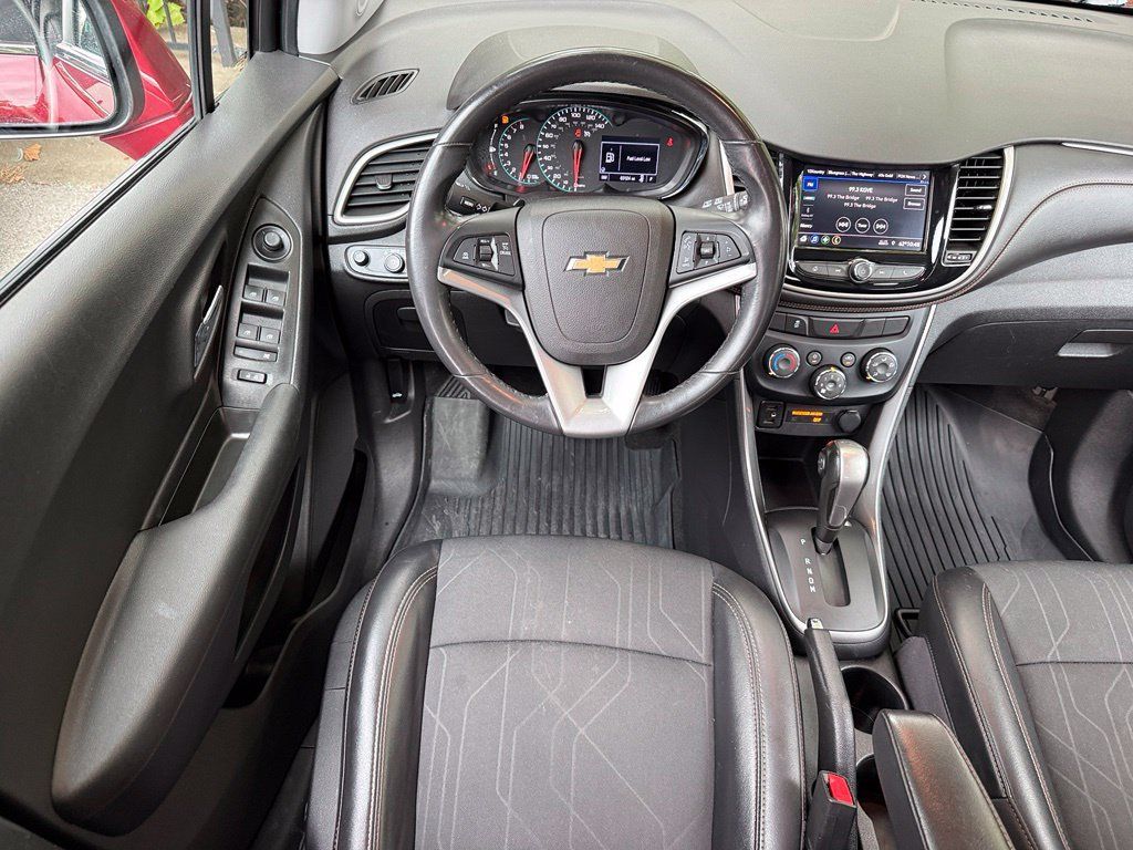 Used 2020 Chevrolet Trax LT w/ Driver Confidence Package FWD image 23