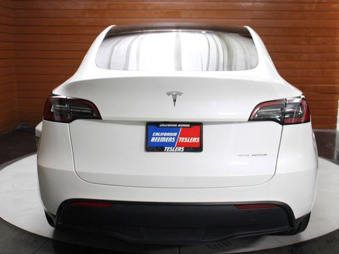 Used 2023 Tesla Model Y Long Range AWD/4WD image 8
