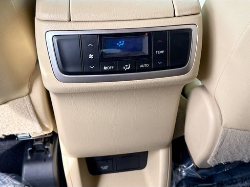 Used 2018 Toyota Highlander Limited FWD image 20