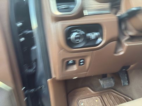 Used 2019 RAM 1500 Laramie Longhorn image 16